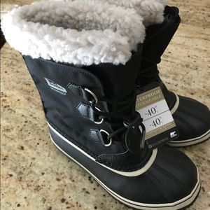 Sorel Yoot PAC boots - size 5